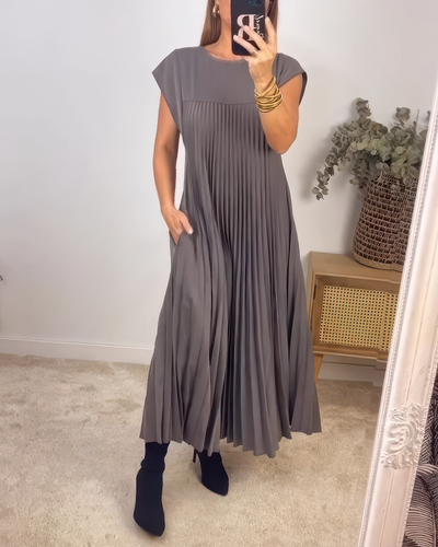 Plissiertes Maxikleid – Fließende Eleganz mit mühelosem Charme
