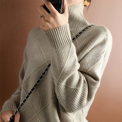 Rauten-Rollkragenpullover – Raffinierte Wärme mit modernem Stil