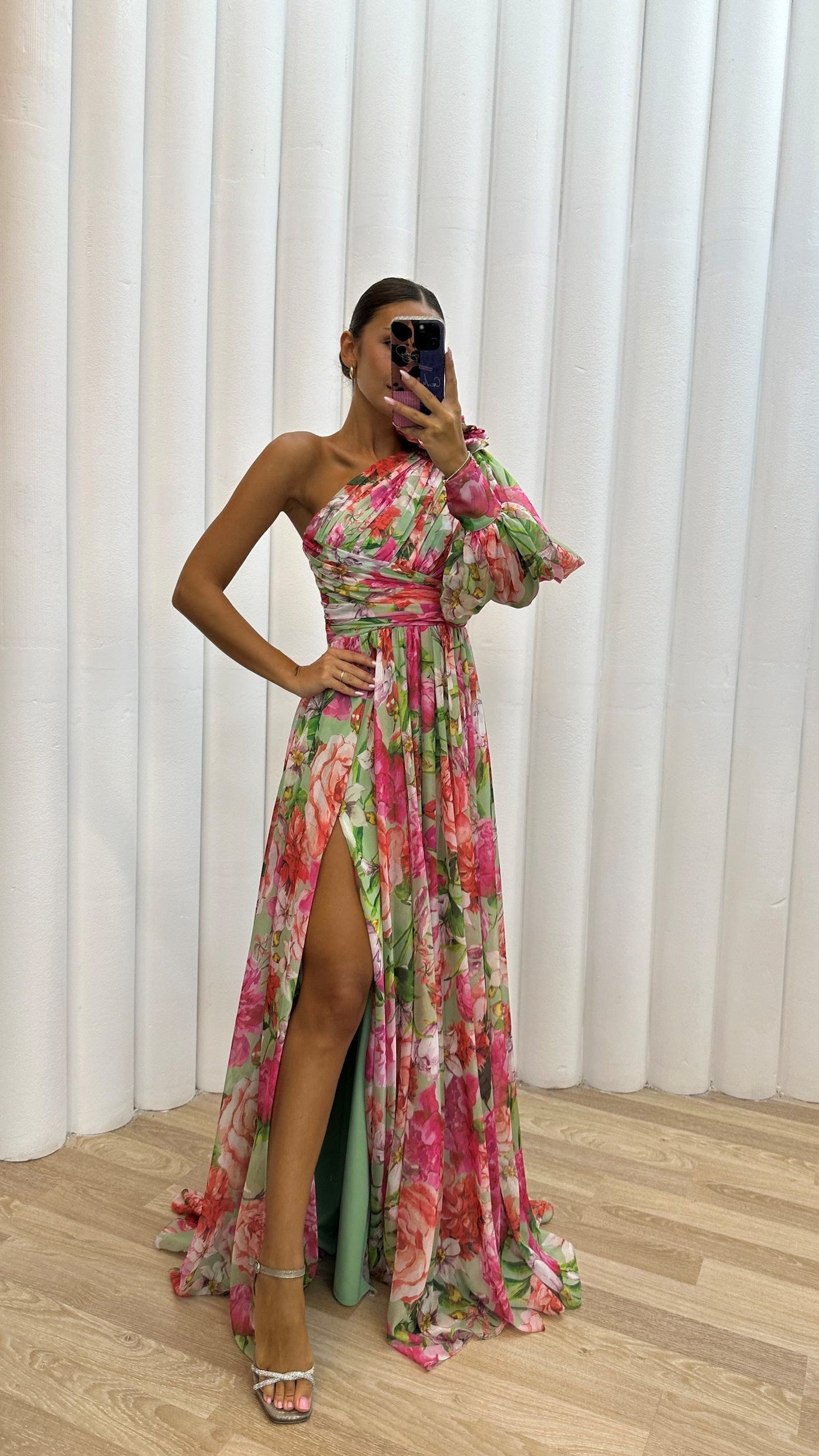 Elegantes Fließendes Kleid – Entfessle Deine Innere Eleganz
