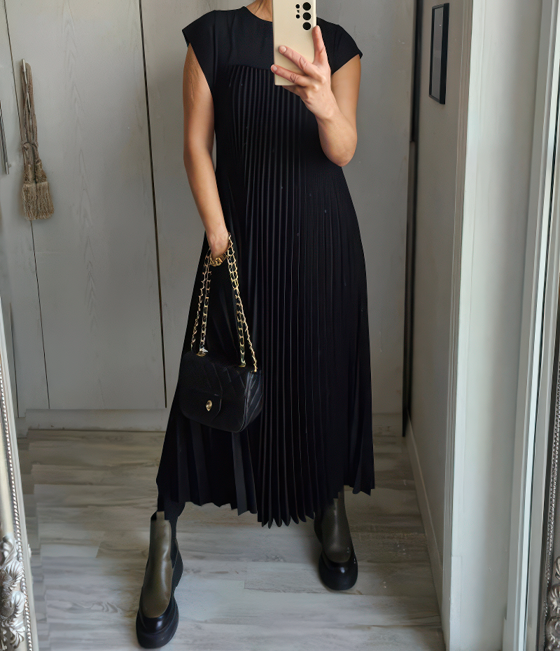 Plissiertes Maxikleid – Fließende Eleganz mit mühelosem Charme