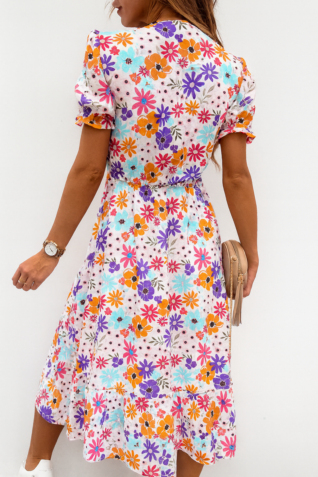 Geblümtes Midikleid mit Puffärmeln – Verspielte Eleganz mit Verführerischem Akzent
