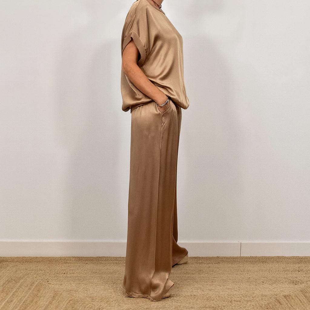 Eleganter Satin-Overall – Raffinierter Stil mit Müheloser Anmut
