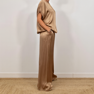Eleganter Satin-Overall – Raffinierter Stil mit Müheloser Anmut