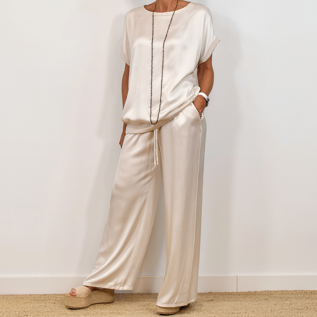 Eleganter Satin-Overall – Raffinierter Stil mit Müheloser Anmut