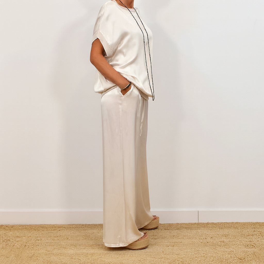 Eleganter Satin-Overall – Raffinierter Stil mit Müheloser Anmut