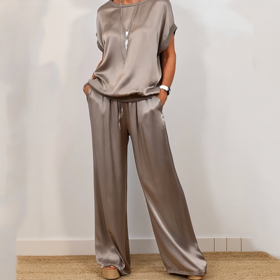 Eleganter Satin-Overall – Raffinierter Stil mit Müheloser Anmut