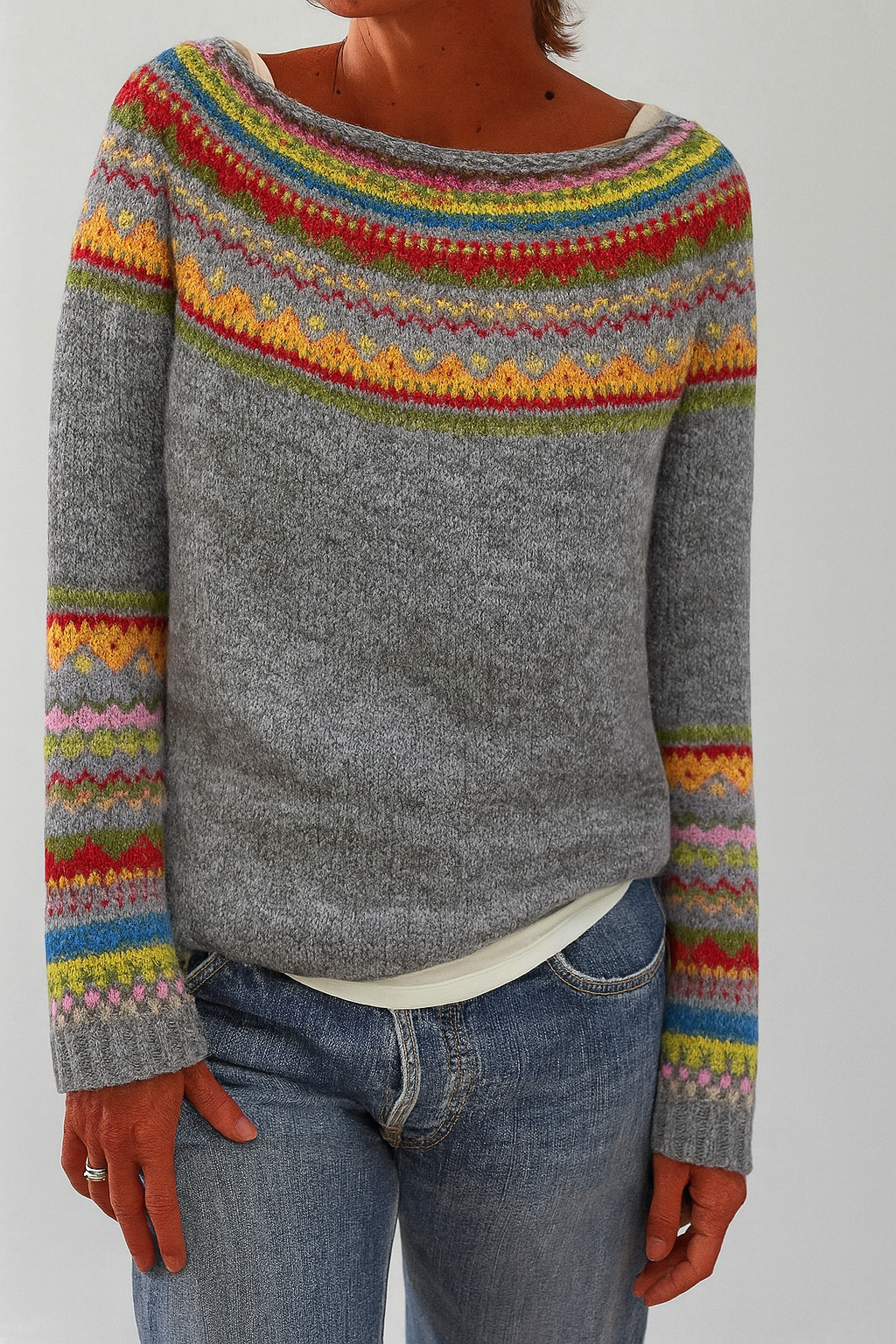 Farbenfroher Strickpullover – Angenehme Wärme mit künstlerischem Touch