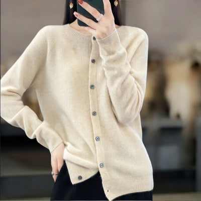 Klassischer Knopf-Cardigan – Zeitlose Eleganz mit alltäglicher Leichtigkeit
