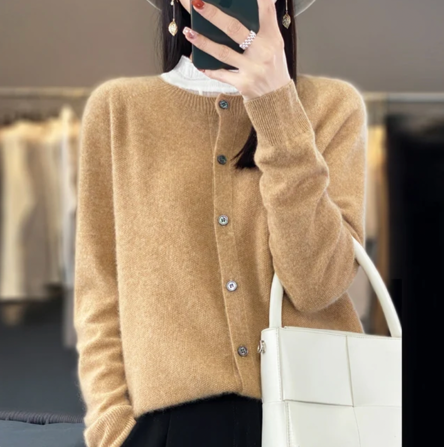 Klassischer Knopf-Cardigan – Zeitlose Eleganz mit alltäglicher Leichtigkeit