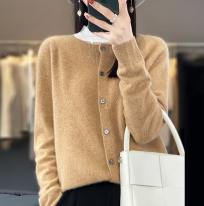 Klassischer Knopf-Cardigan – Zeitlose Eleganz mit alltäglicher Leichtigkeit