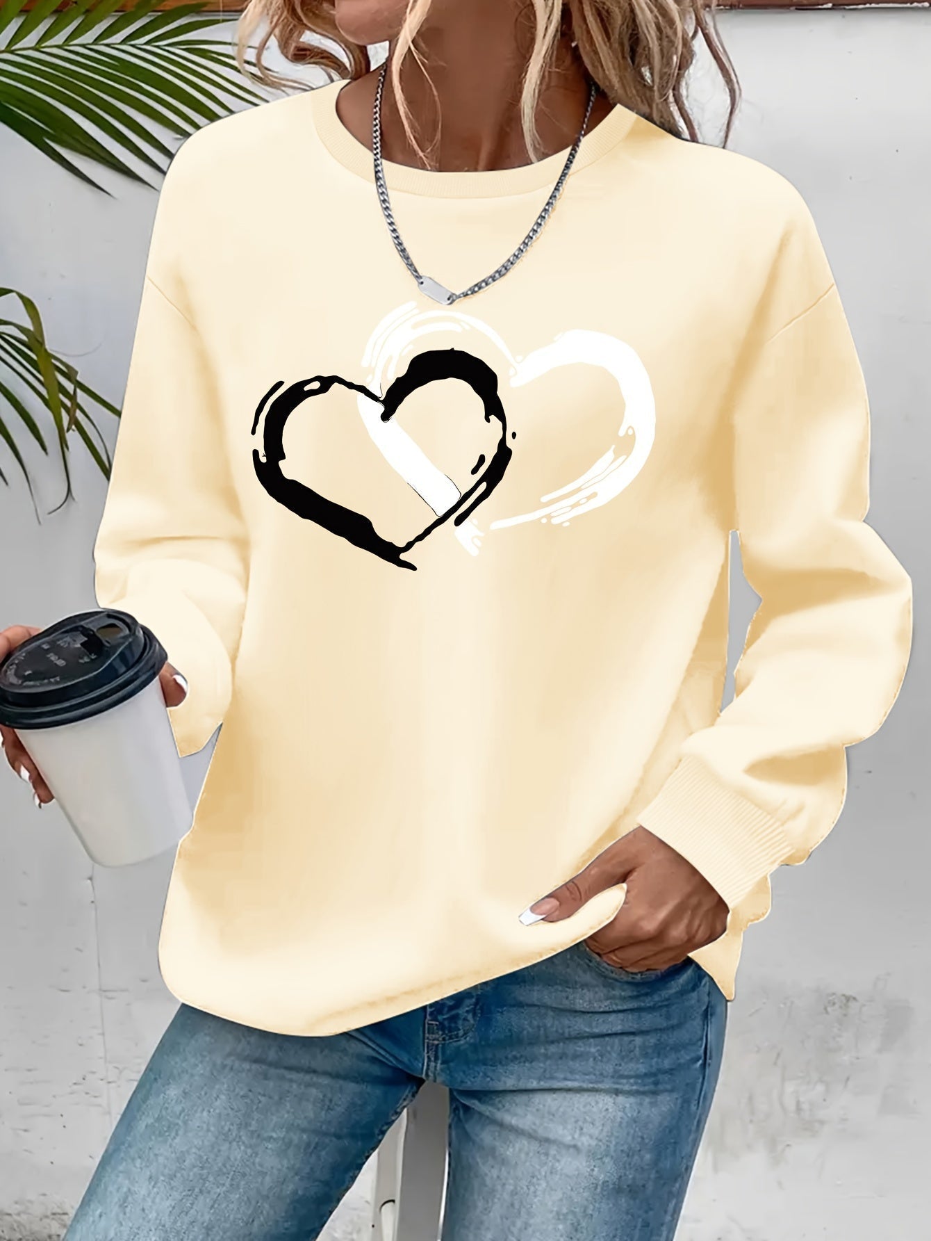Sweatshirt mit Herz-Print – Verspielter Komfort mit Liebevollem Flair