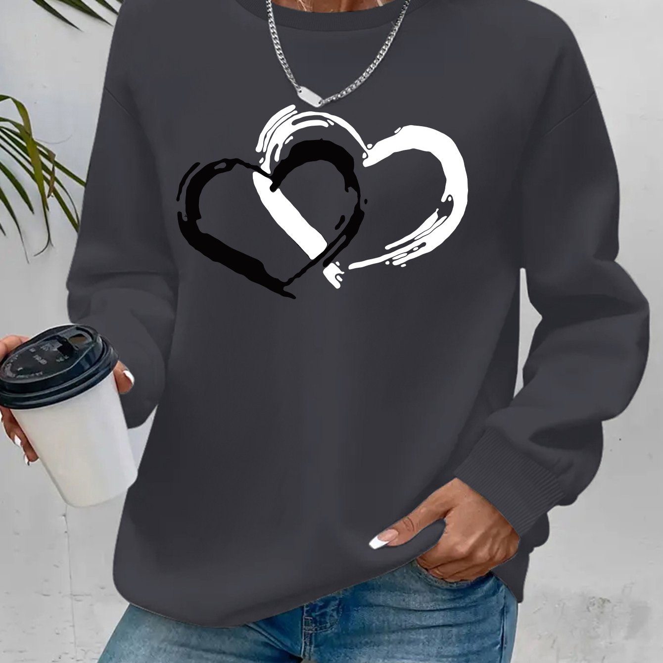 Sweatshirt mit Herz-Print – Verspielter Komfort mit Liebevollem Flair
