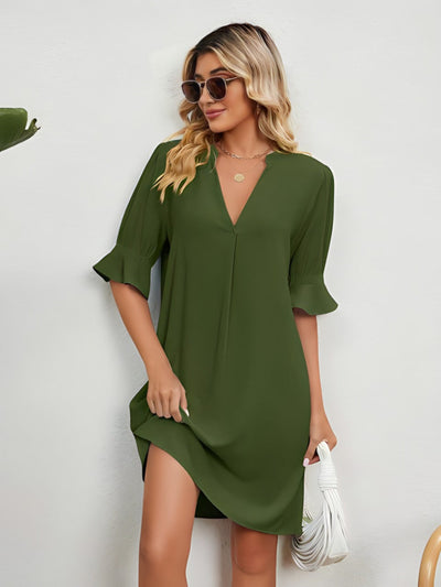 Lässiges V-Ausschnitt-Kleid – Entspannte Eleganz für den Sommer